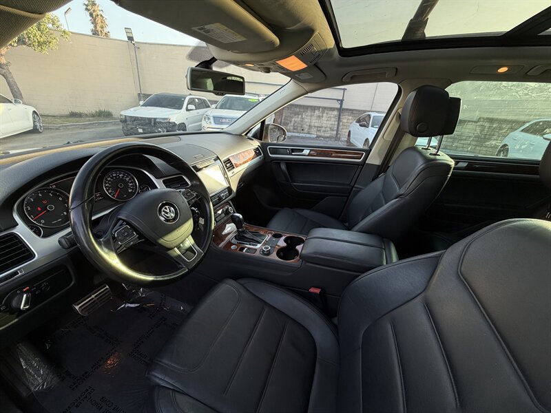 Used 2012 Volkswagen Touareg Hybrid AWD/4WD image 44