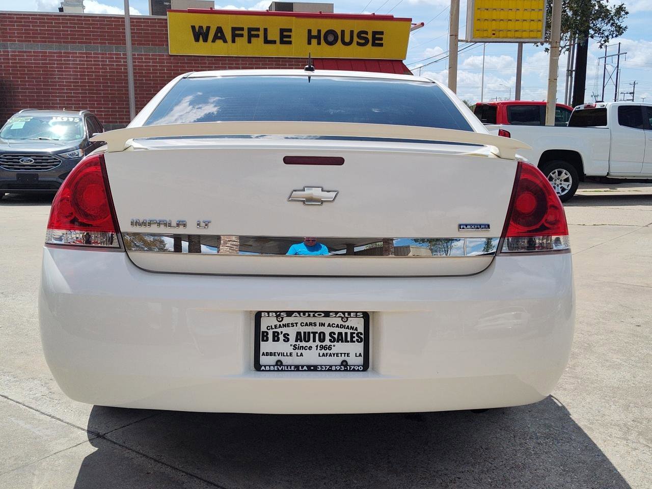 Used 2009 Chevrolet Impala LT w/ Luxury Edition Package FWD image 5