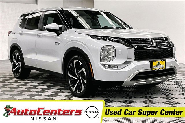 Used 2024 Mitsubishi Outlander SE image 1