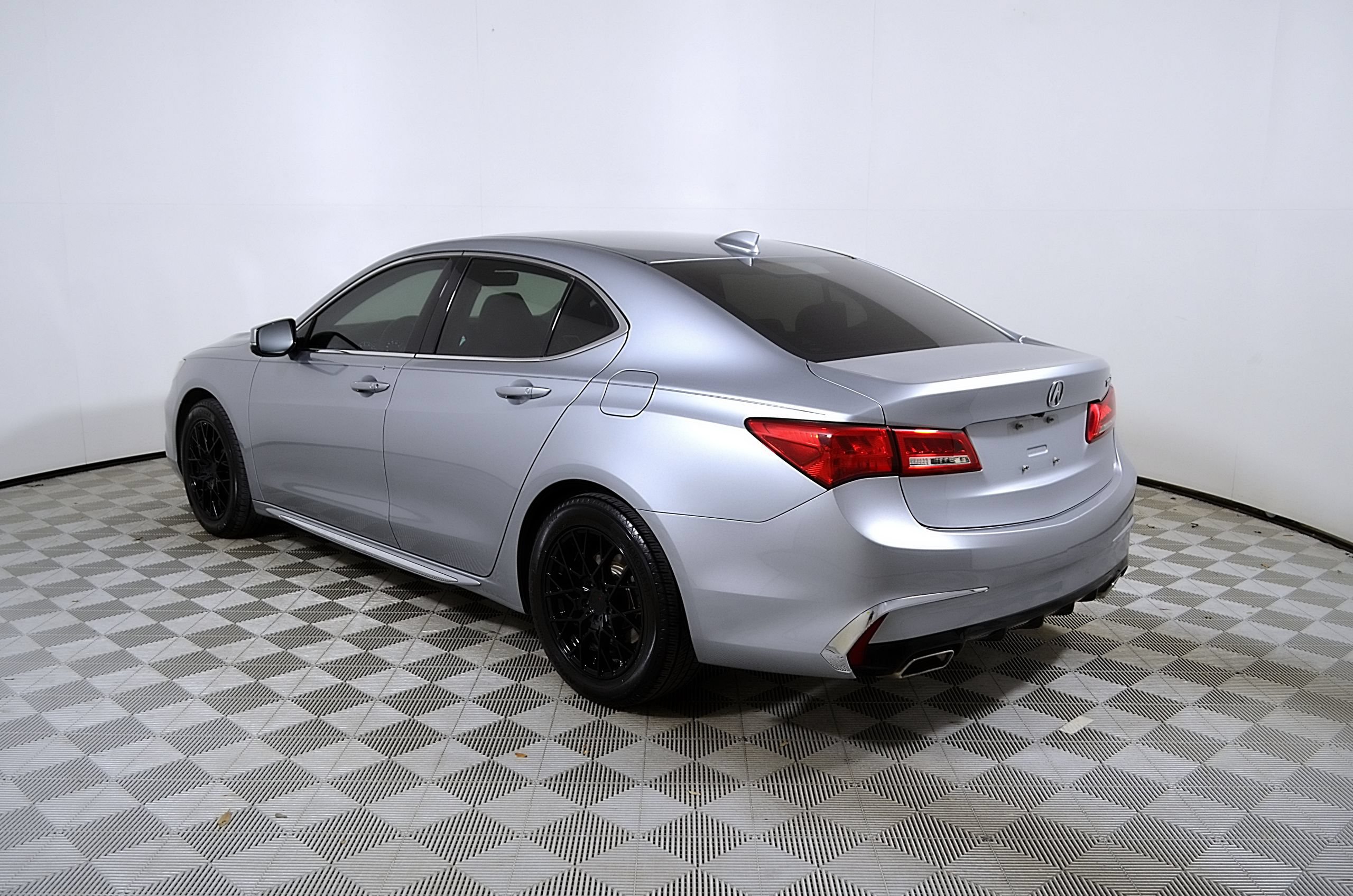 Used 2018 Acura TLX V6 w/ Technology Package FWD image 9