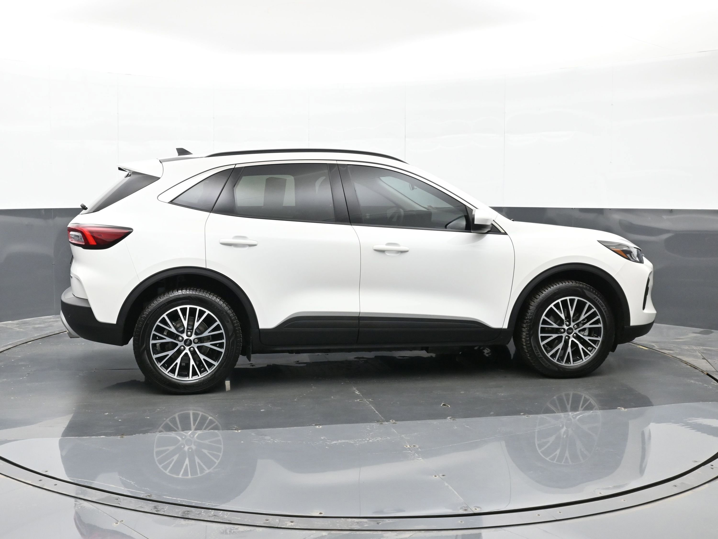 Used 2023 Ford Escape SE image 9