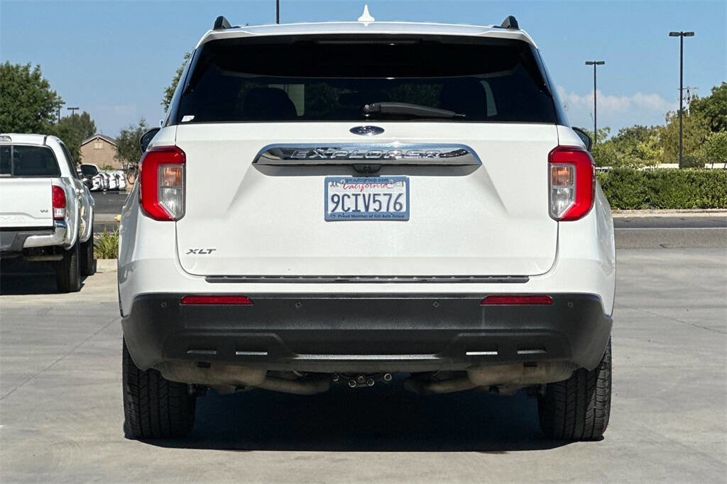 Used 2022 Ford Explorer XLT image 5