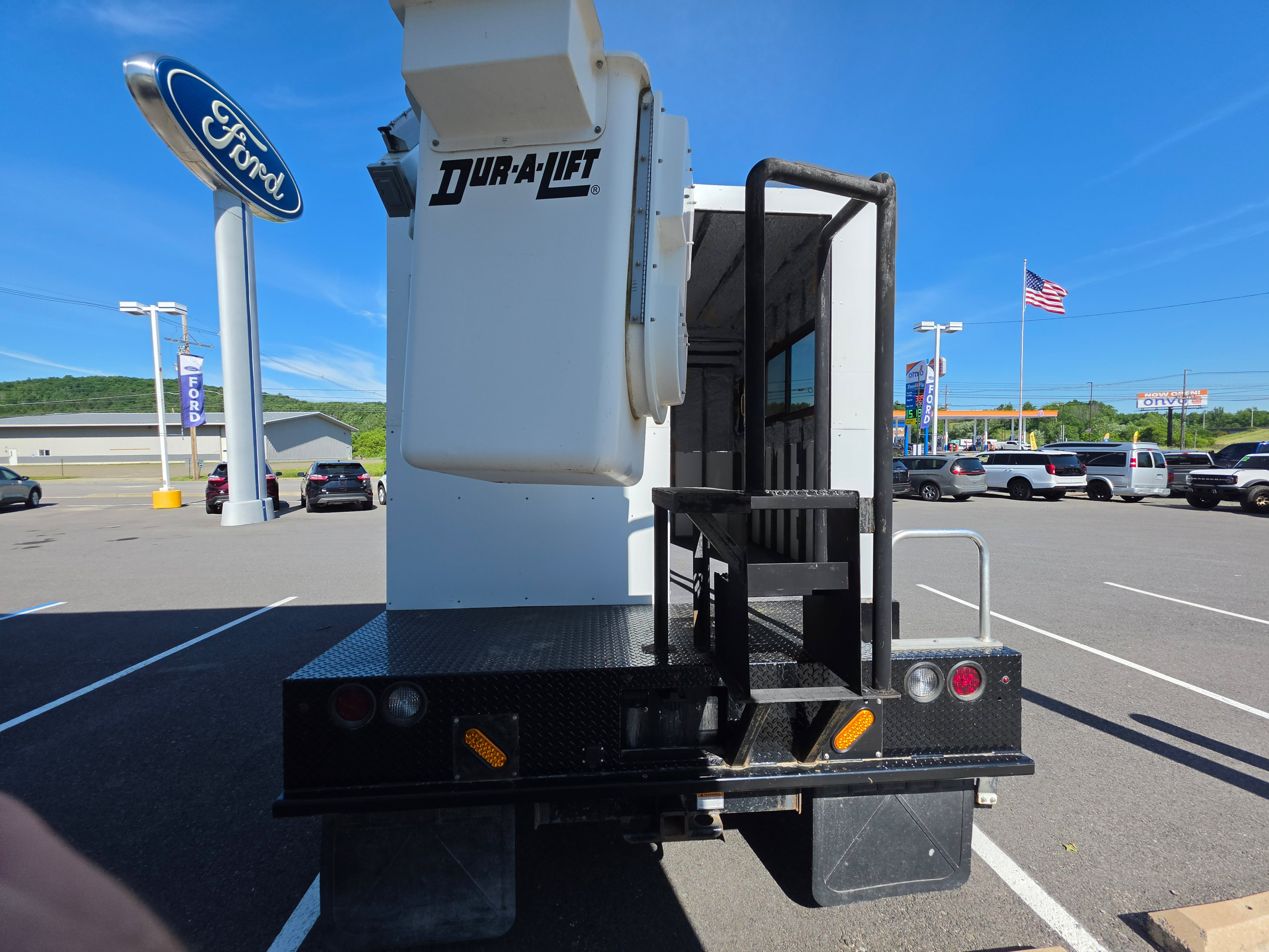Used 2022 Ford F550 4x4 Regular Cab Super Duty image 4