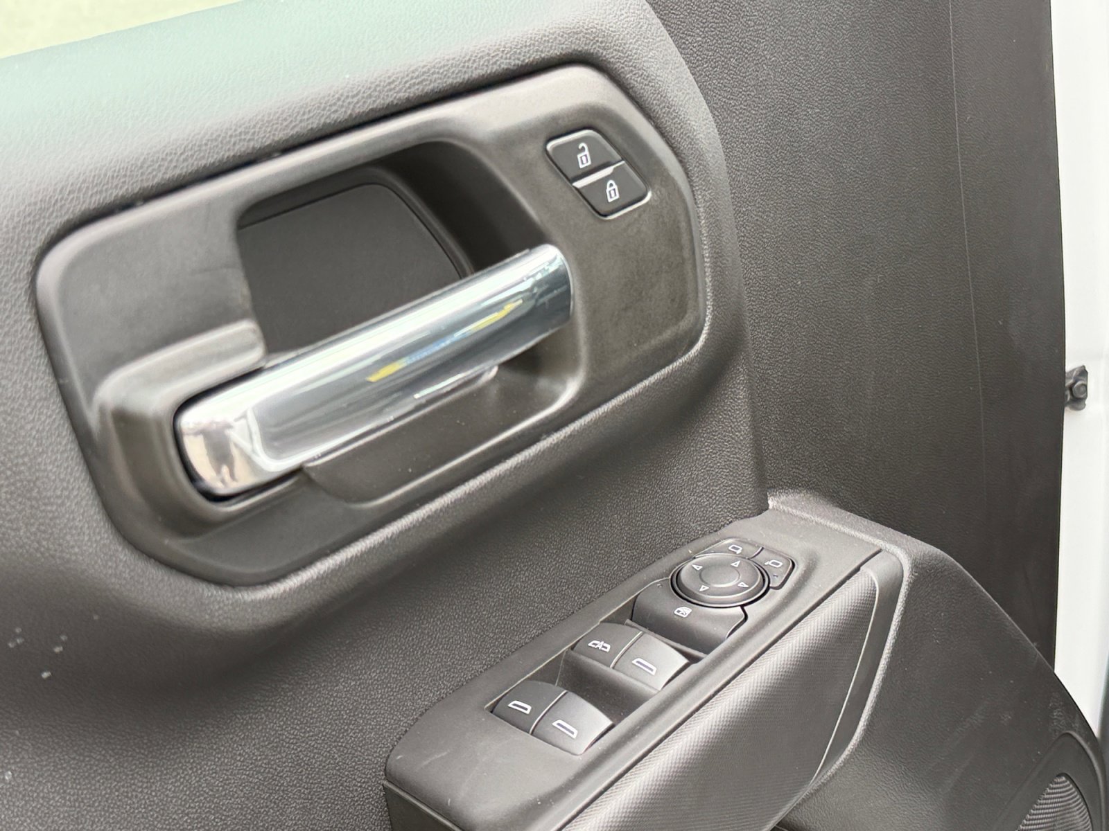 New 2026 Chevrolet Silverado 1500 Custom Trail Boss w/ LPO, Dark Essentials Package image 18