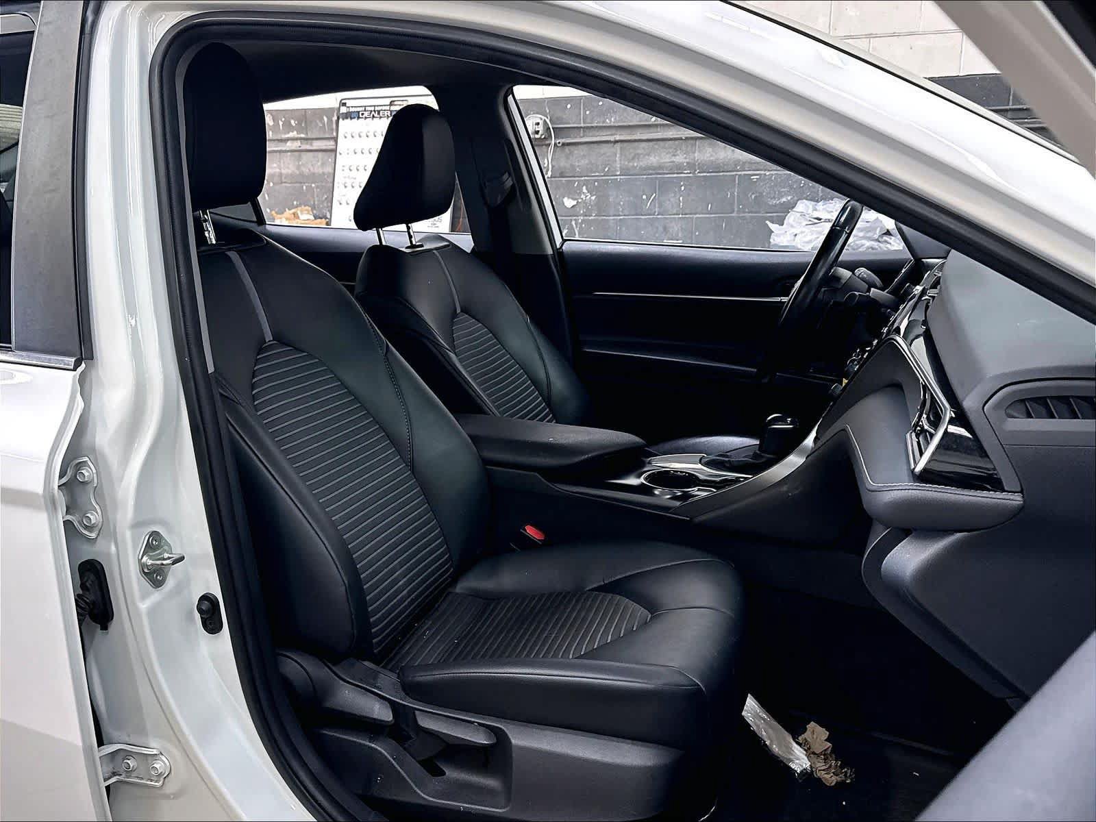 Used 2020 Toyota Camry SE FWD image 10
