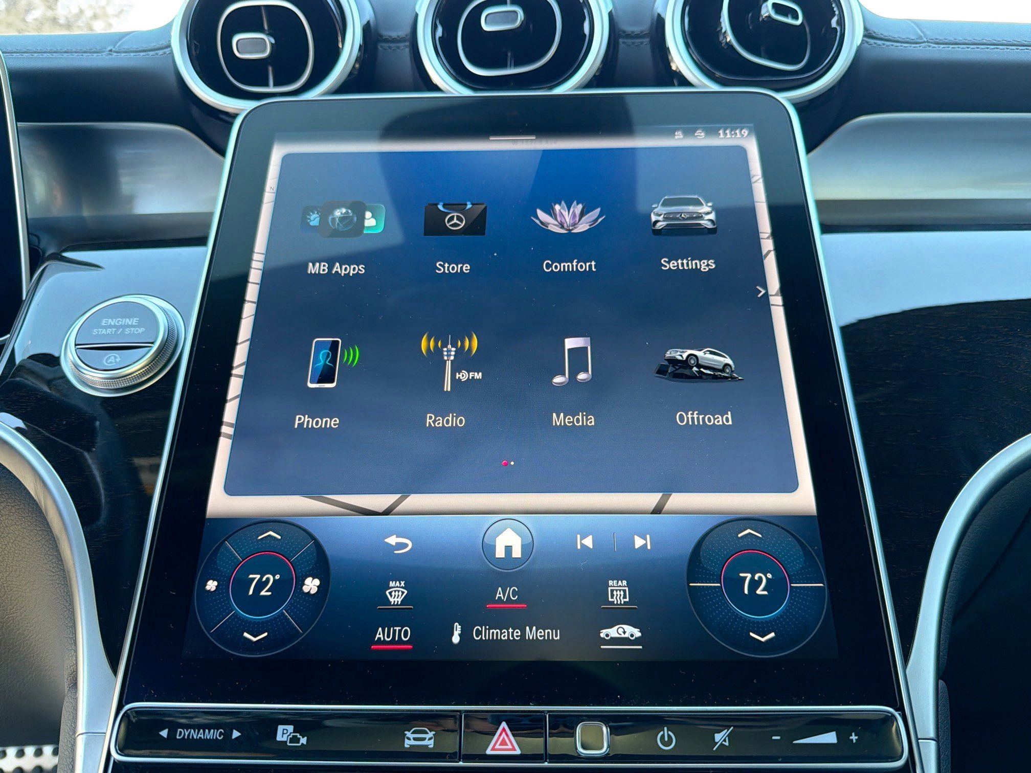 Used 2024 Mercedes-Benz GLC 300 4MATIC image 30