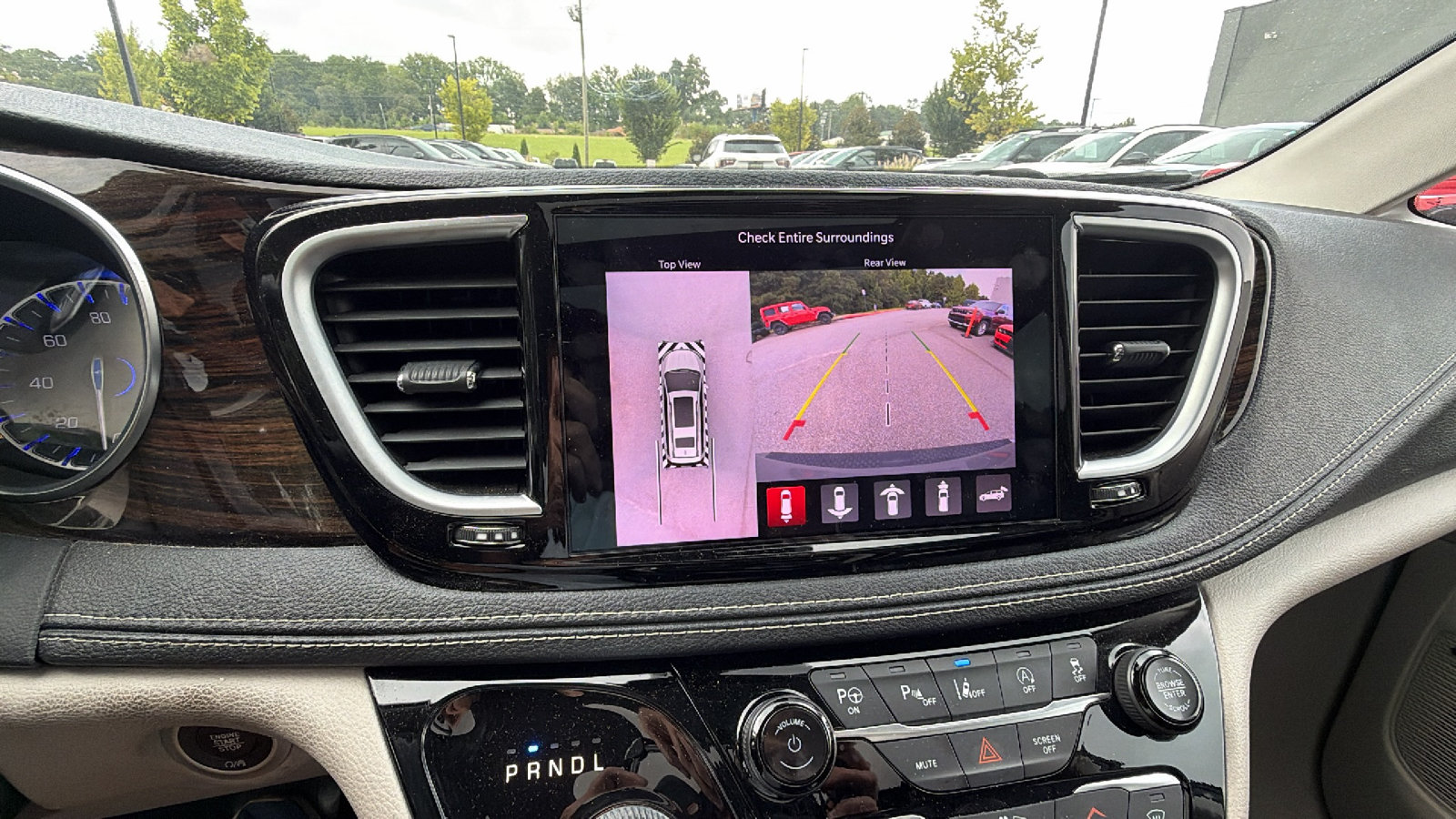 Used 2022 Chrysler Pacifica Limited FWD image 36