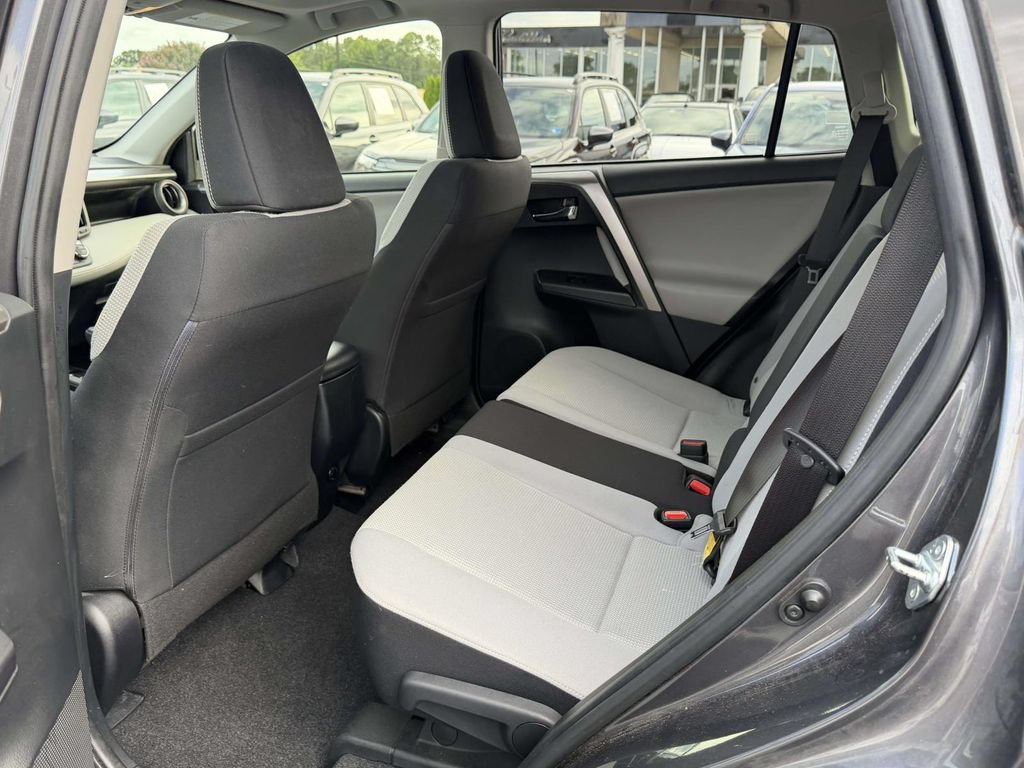 Used 2018 Toyota RAV4 XLE AWD/4WD image 15