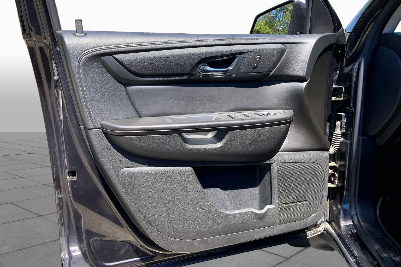 Used 2016 Chevrolet Traverse LT FWD image 22