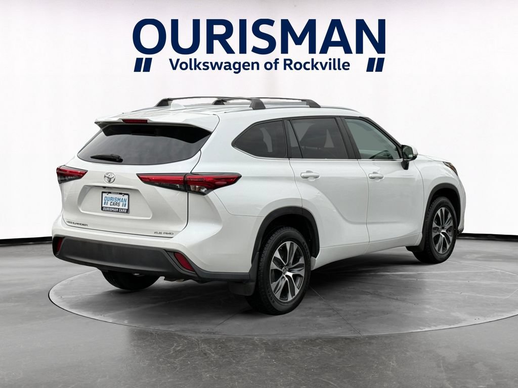 Used 2023 Toyota Highlander XLE AWD/4WD image 6
