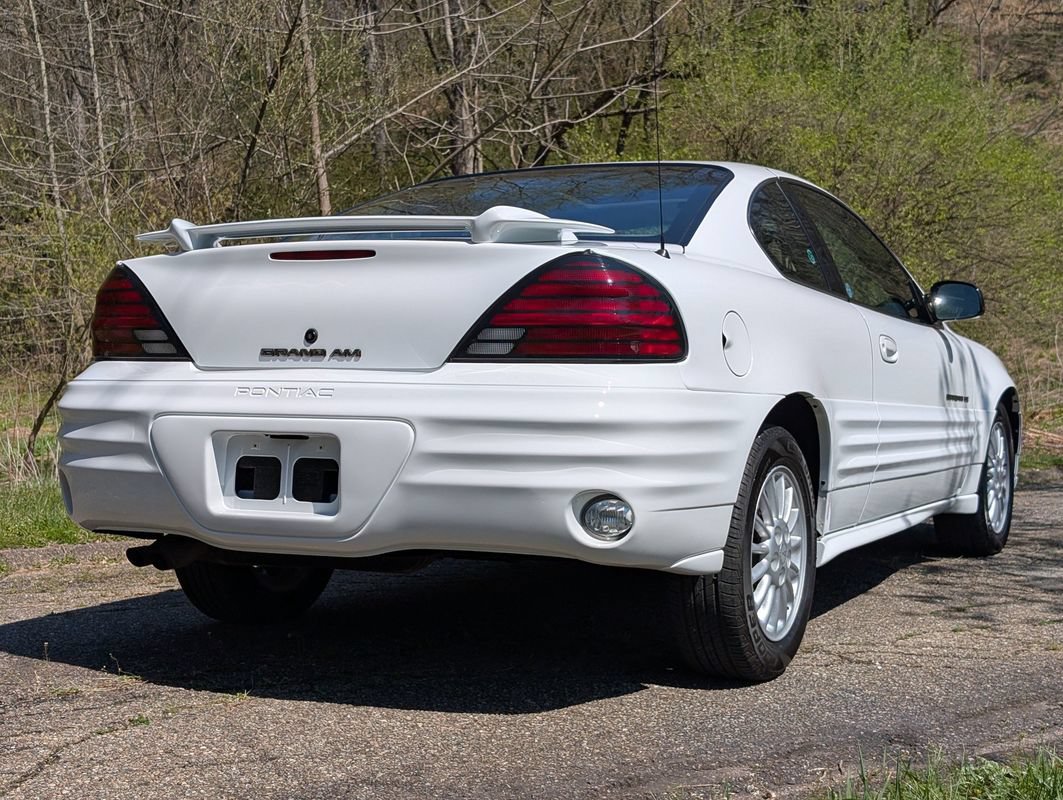Used 2001 Pontiac Grand Am SE w/ Solid Value Appearance Pkg FWD image 16