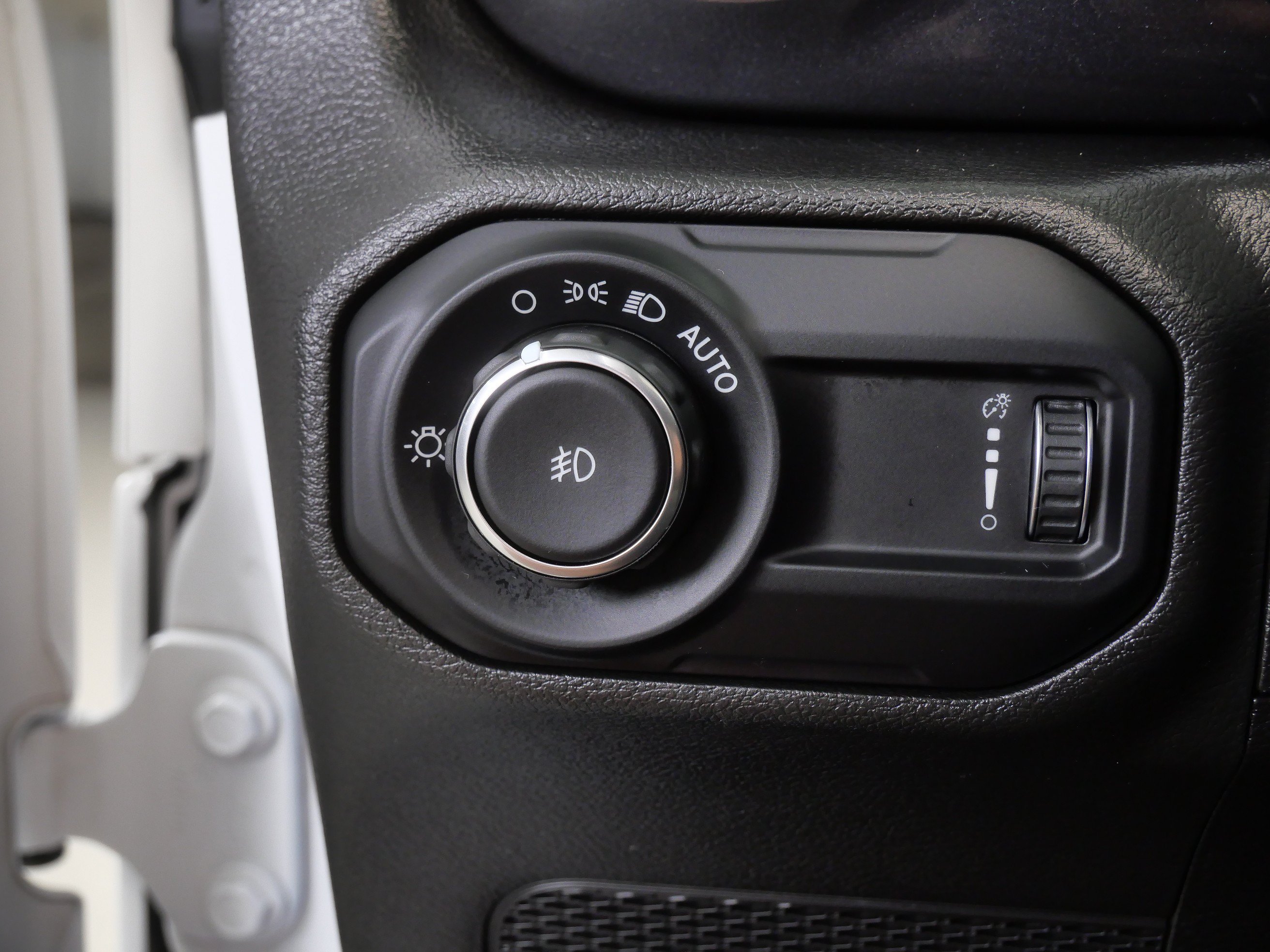 Used 2023 Jeep Wrangler Unlimited Sahara AWD/4WD image 28