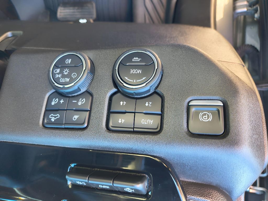 Used 2024 Chevrolet Silverado 2500 High Country w/ High Country Premium Package AWD/4WD image 20