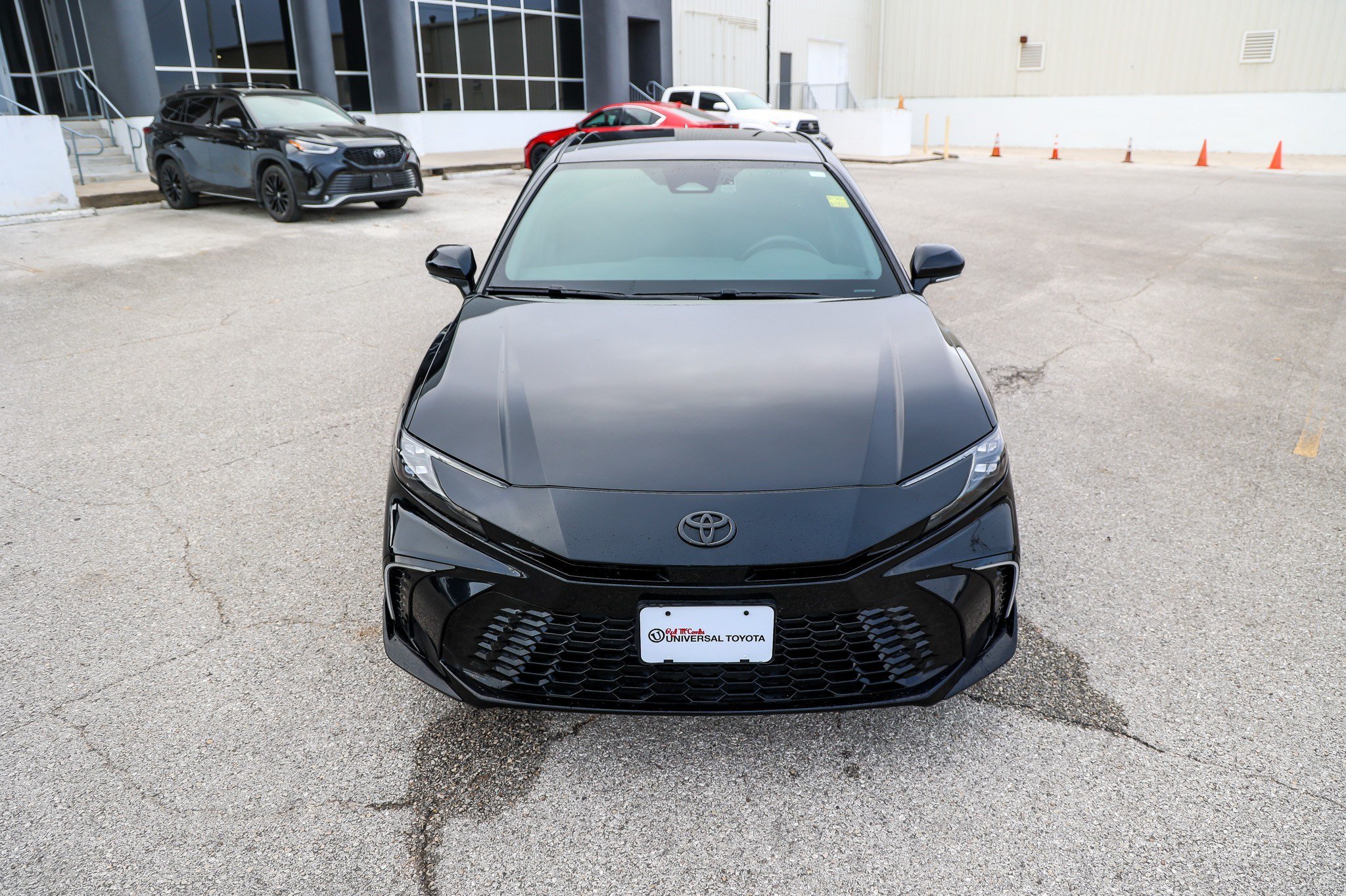 Used 2025 Toyota Camry XSE FWD image 4