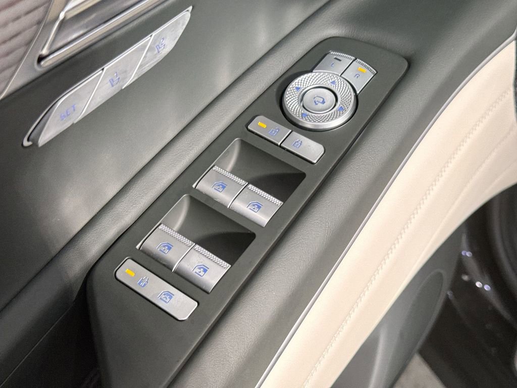 Used 2025 Genesis GV80 2.5T Advanced image 15