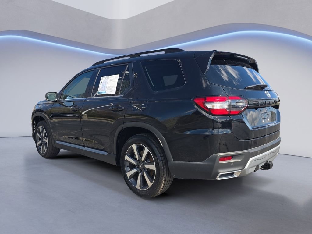 Certified 2025 Honda Pilot Touring image 3