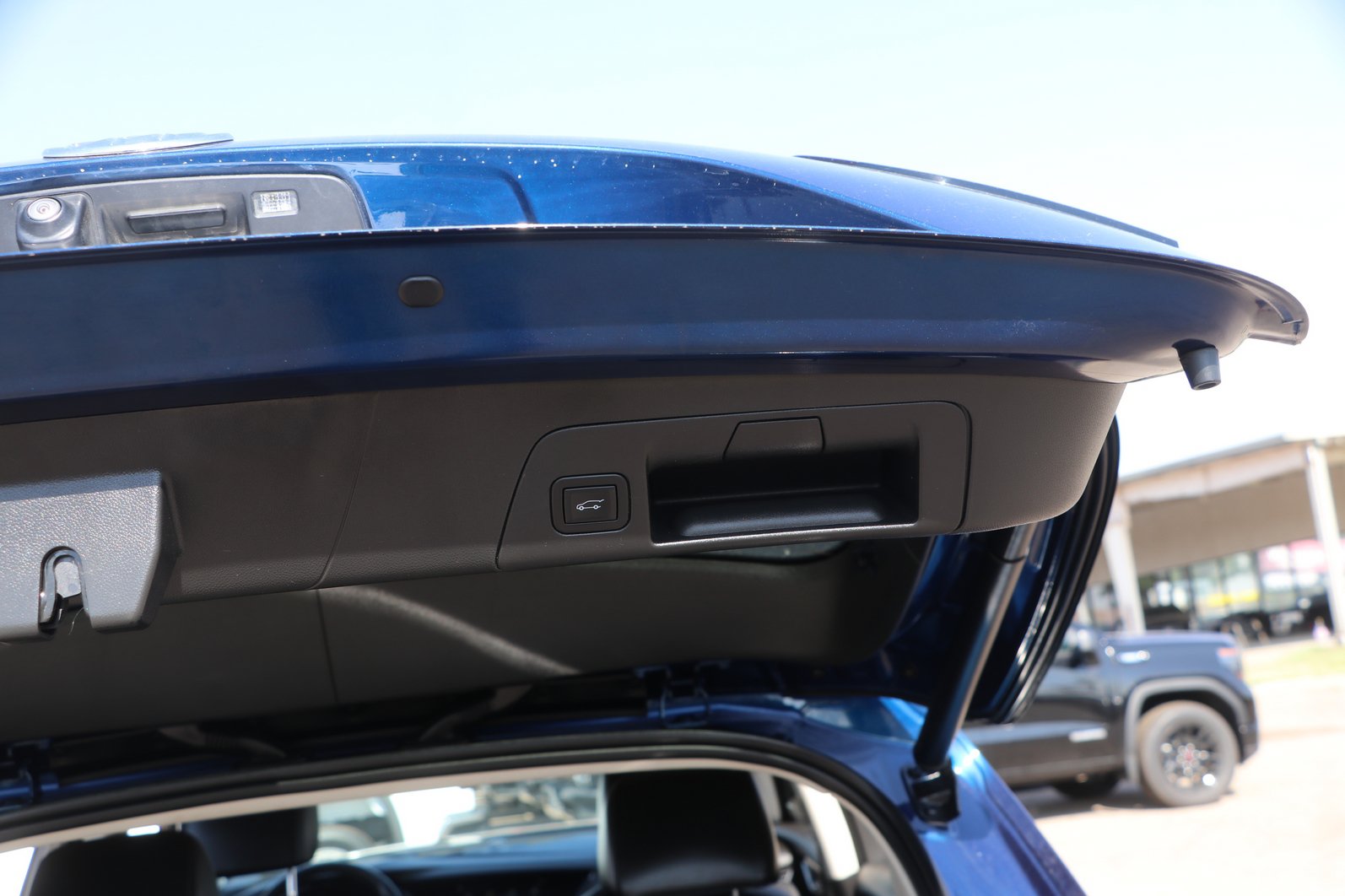 Used 2023 Buick Envision Essence AWD/4WD image 29