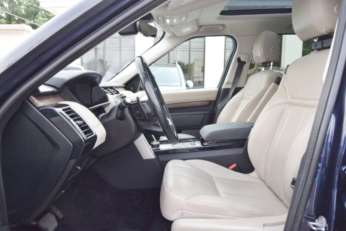 Used 2019 Land Rover Discovery HSE AWD/4WD image 18