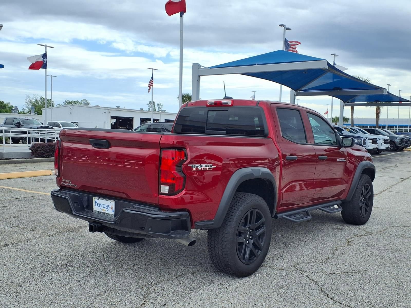 Used 2025 Chevrolet Colorado Trail Boss w/ Off-Road Front Bumper Package image 2