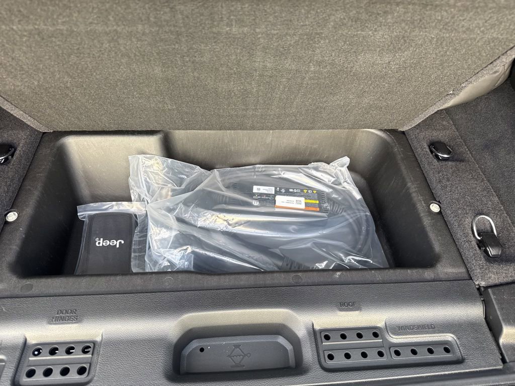 Certified 2025 Jeep Wrangler Unlimited Sahara w/ Safety Group image 8