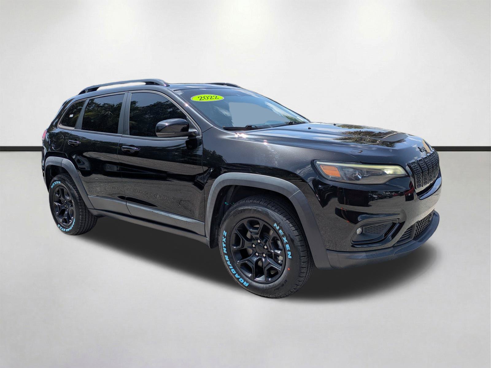 Used 2022 Jeep Cherokee Latitude w/ Sun & Sound Group AWD/4WD image 2