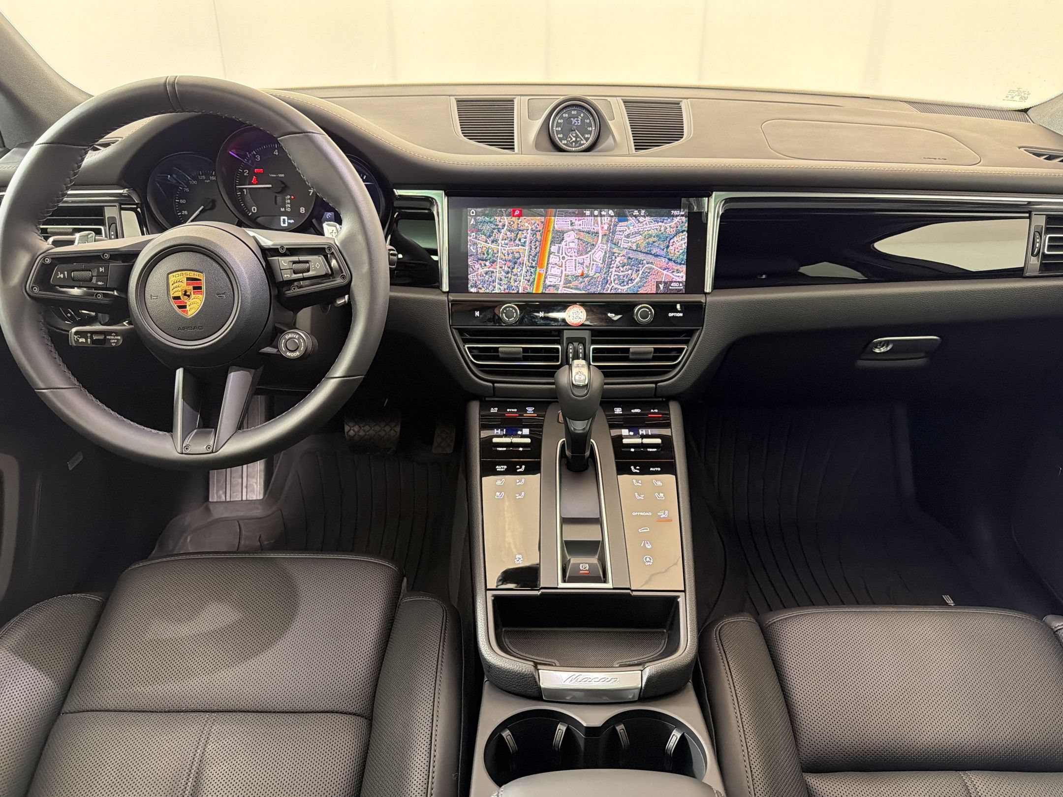 Certified 2026 Porsche Macan AWD/4WD image 30