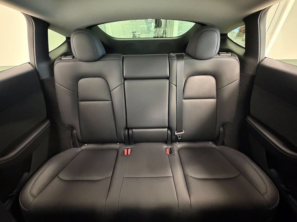 Used 2024 Tesla Model Y Long Range AWD/4WD image 21