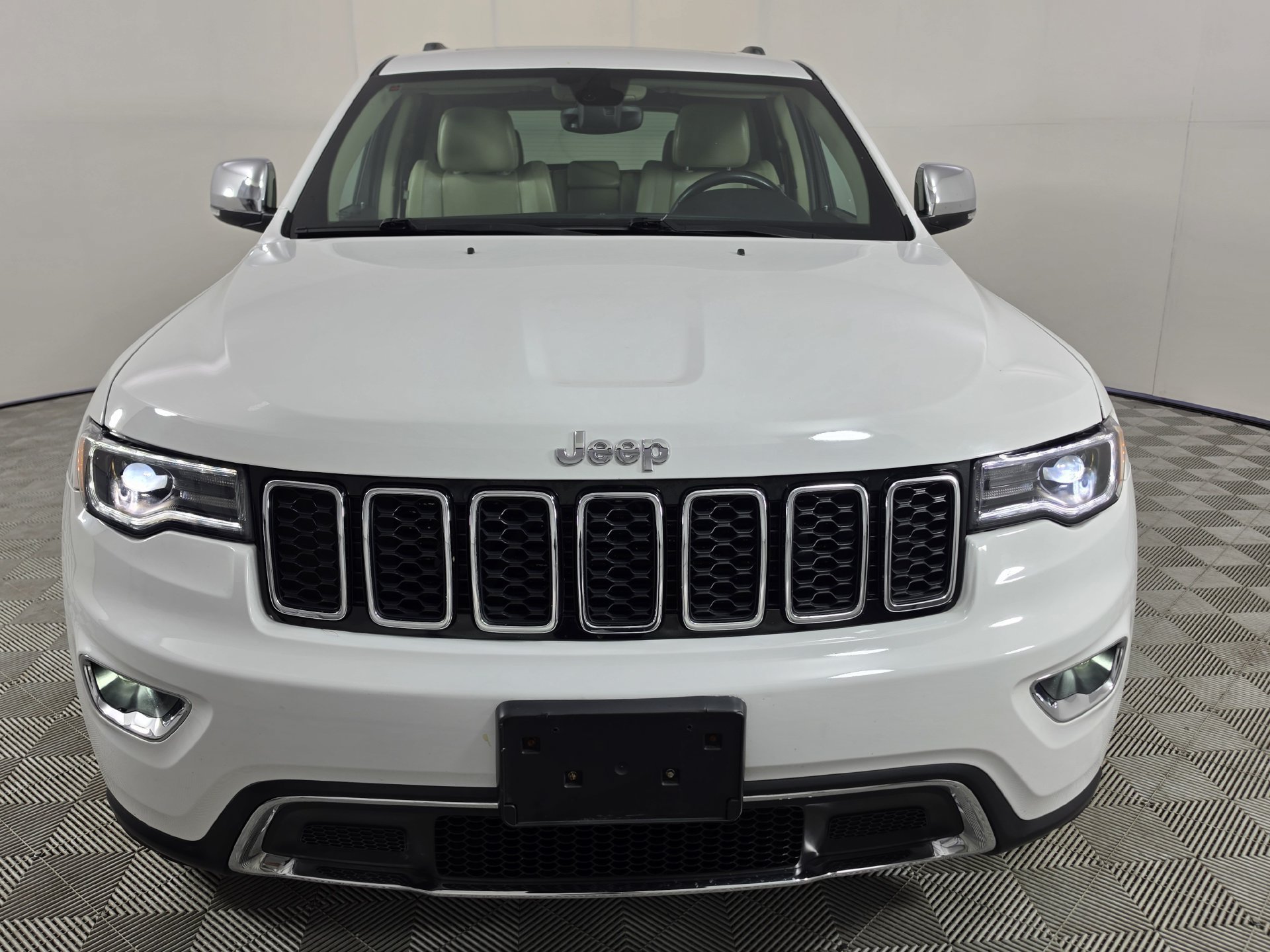 Used 2018 Jeep Grand Cherokee Limited w/ Luxury Group II AWD/4WD image 2