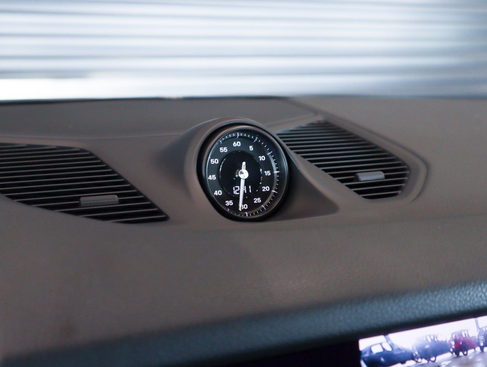 Used 2024 Porsche Cayenne Coupe AWD/4WD image 21
