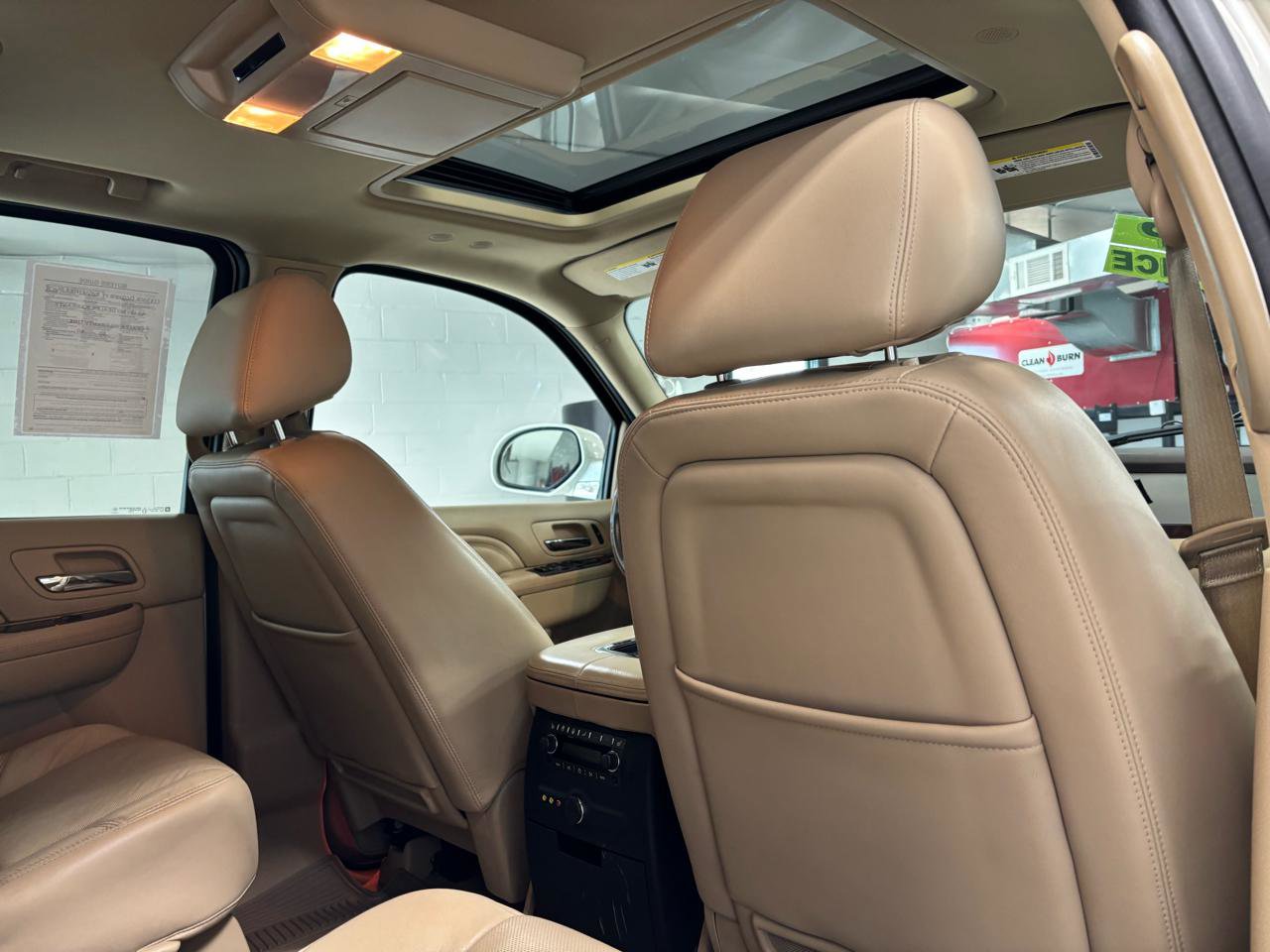 Used 2014 Cadillac Escalade Premium AWD/4WD image 19