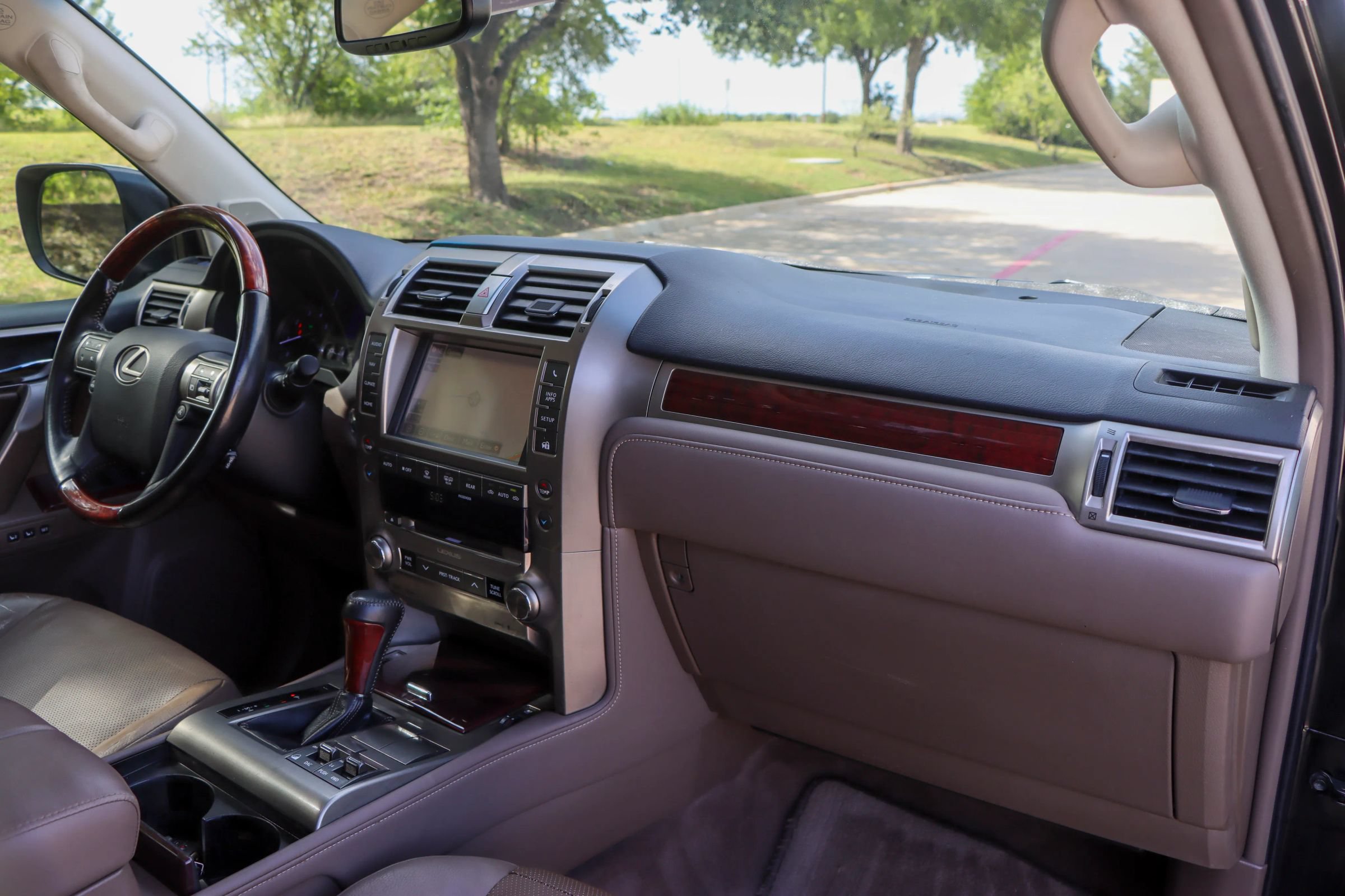 Used 2016 Lexus GX 460 w/ Premium Package AWD/4WD image 26