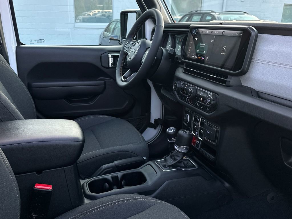 Used 2024 Jeep Wrangler Unlimited image 14