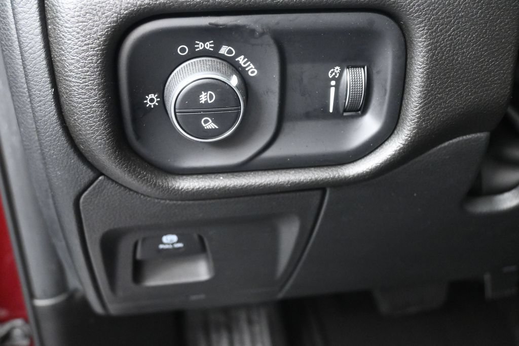 Used 2025 RAM 1500 Classic Warlock AWD/4WD image 21