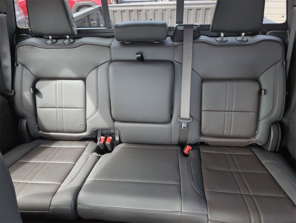 New 2026 Chevrolet Silverado 1500 High Country w/ LPO, Dark Essentials Package image 25