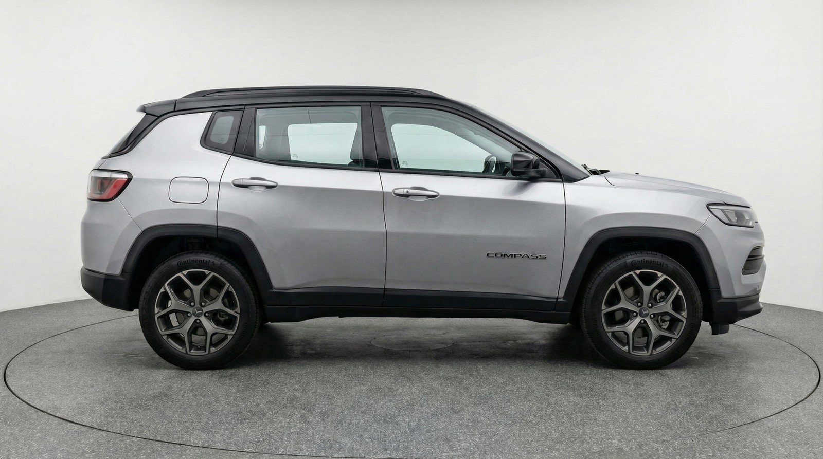 Used 2025 Jeep Compass Limited image 11