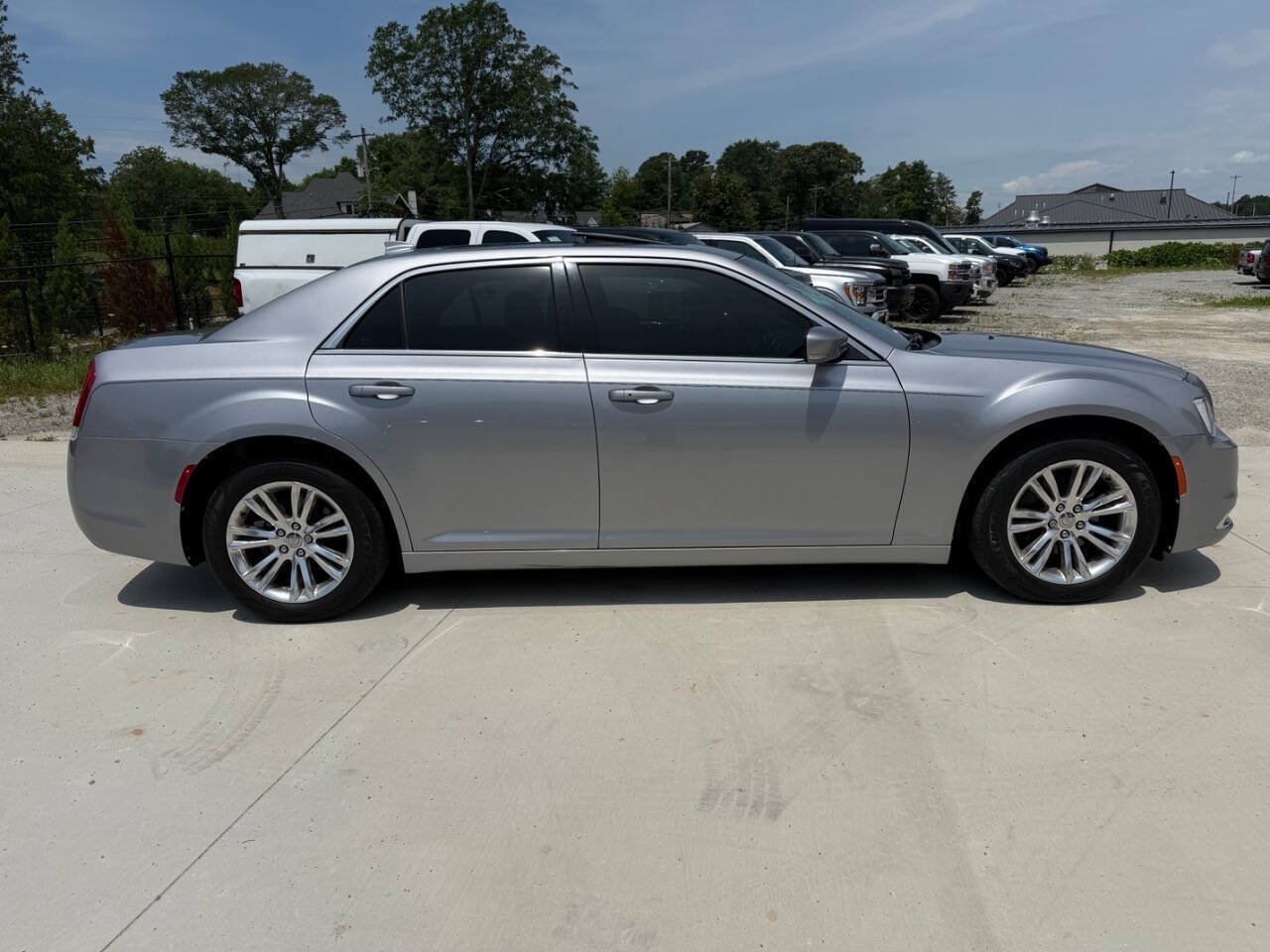 Used 2017 Chrysler 300 Limited w/ 300 Premium Group RWD image 11