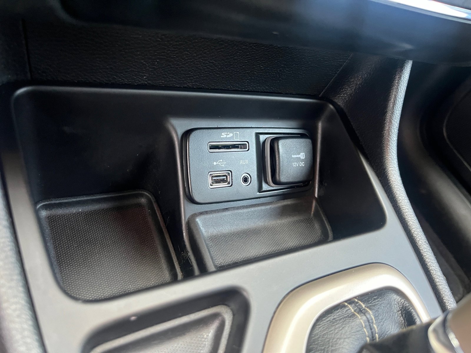 Used 2017 Jeep Cherokee Latitude w/ Safety/Convenience Group image 30