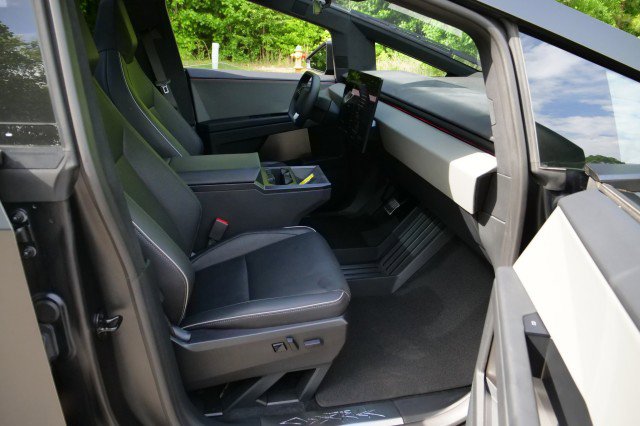 Used 2024 Tesla Cybertruck Cyberbeast AWD/4WD image 41