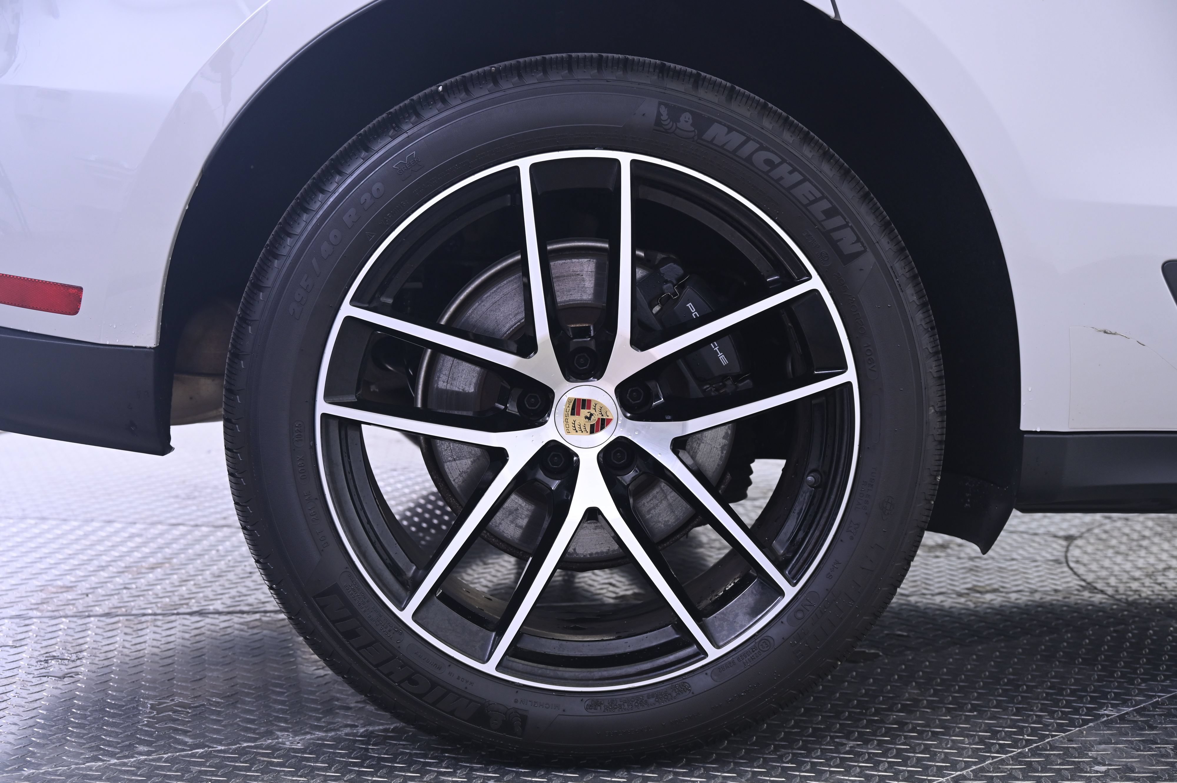 Certified 2023 Porsche Macan AWD/4WD image 13