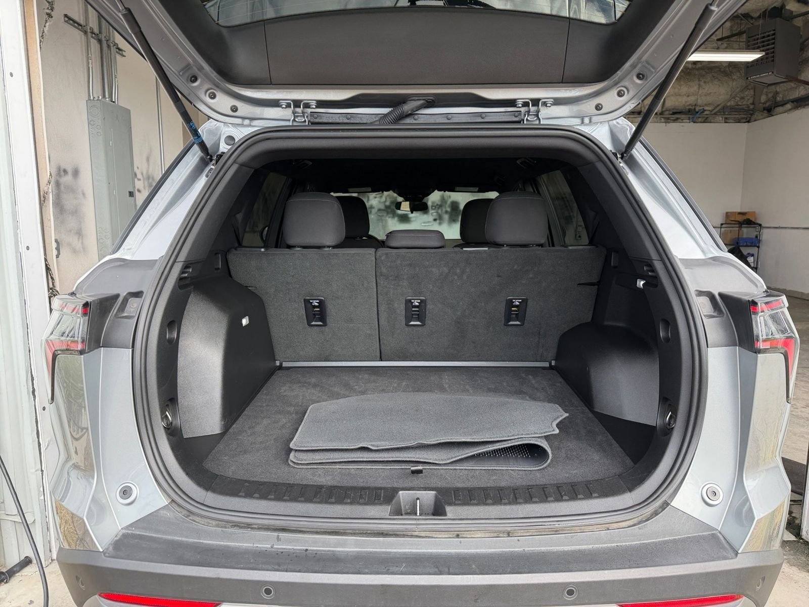 Used 2025 Chevrolet Equinox LT image 30