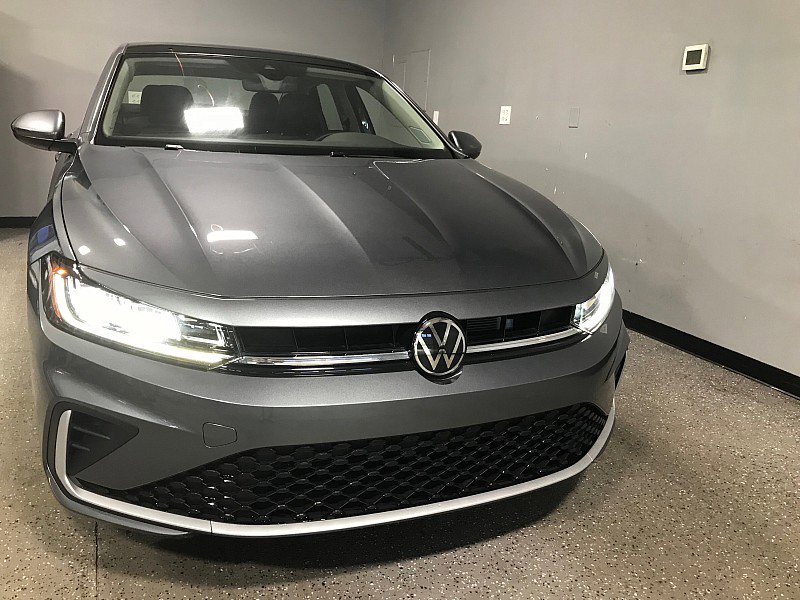 Used 2025 Volkswagen Jetta SE image 8