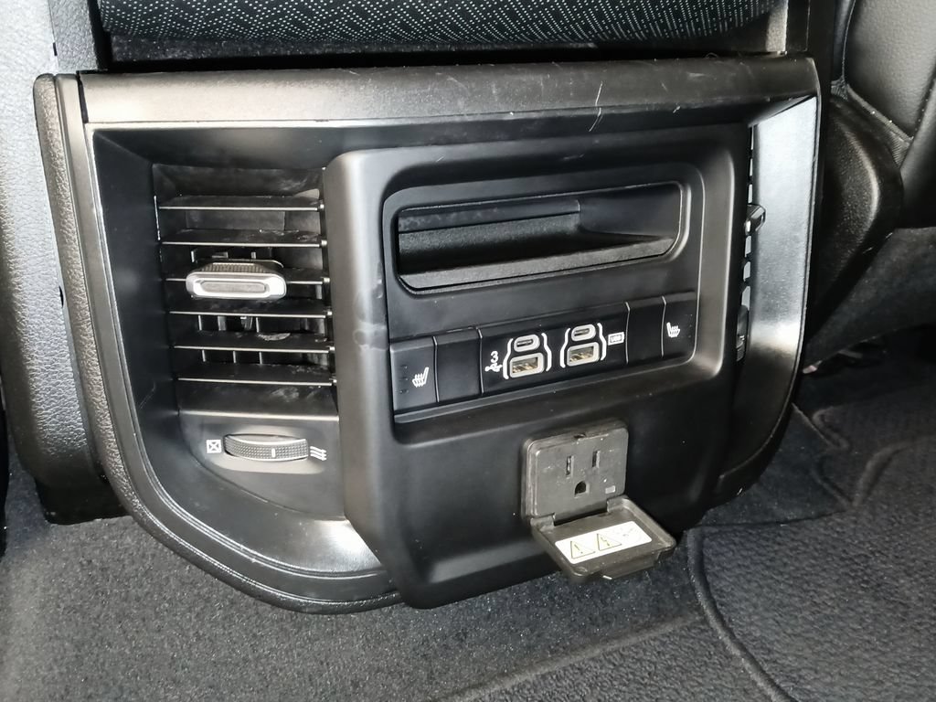Used 2019 RAM 1500 Laramie AWD/4WD image 12