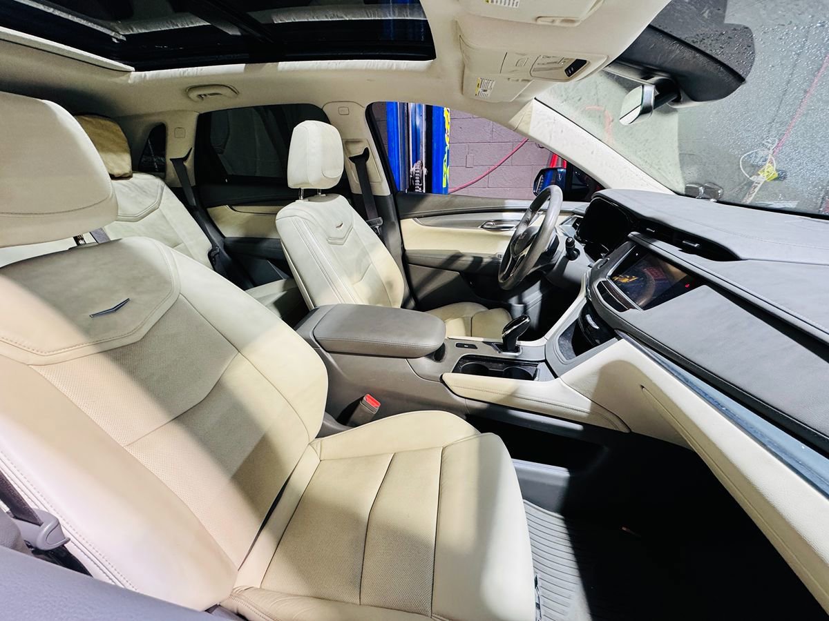 Used 2017 Cadillac XT5 Luxury w/ Driver Awareness Package FWD image 11