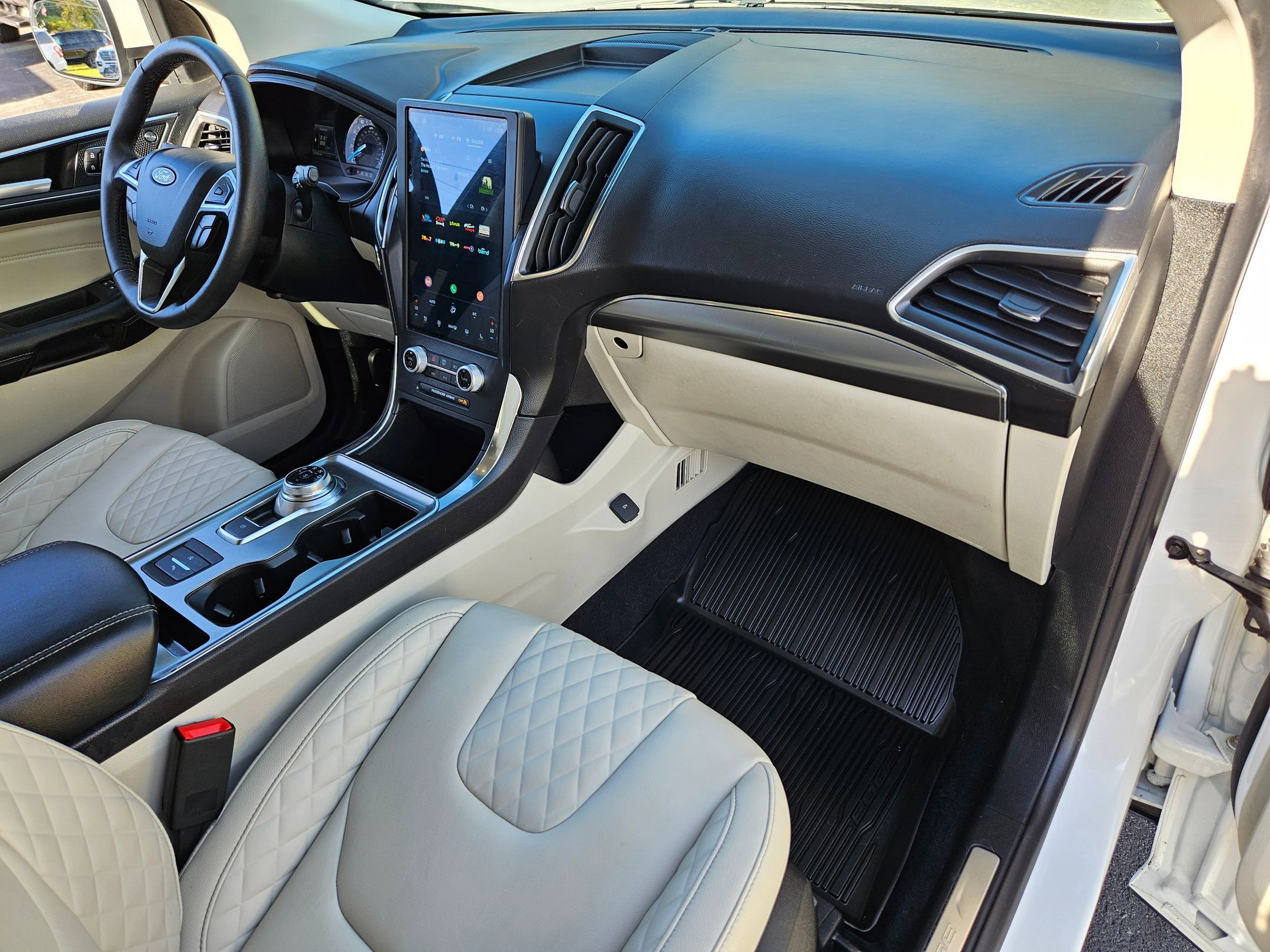 Used 2023 Ford Edge Titanium image 23