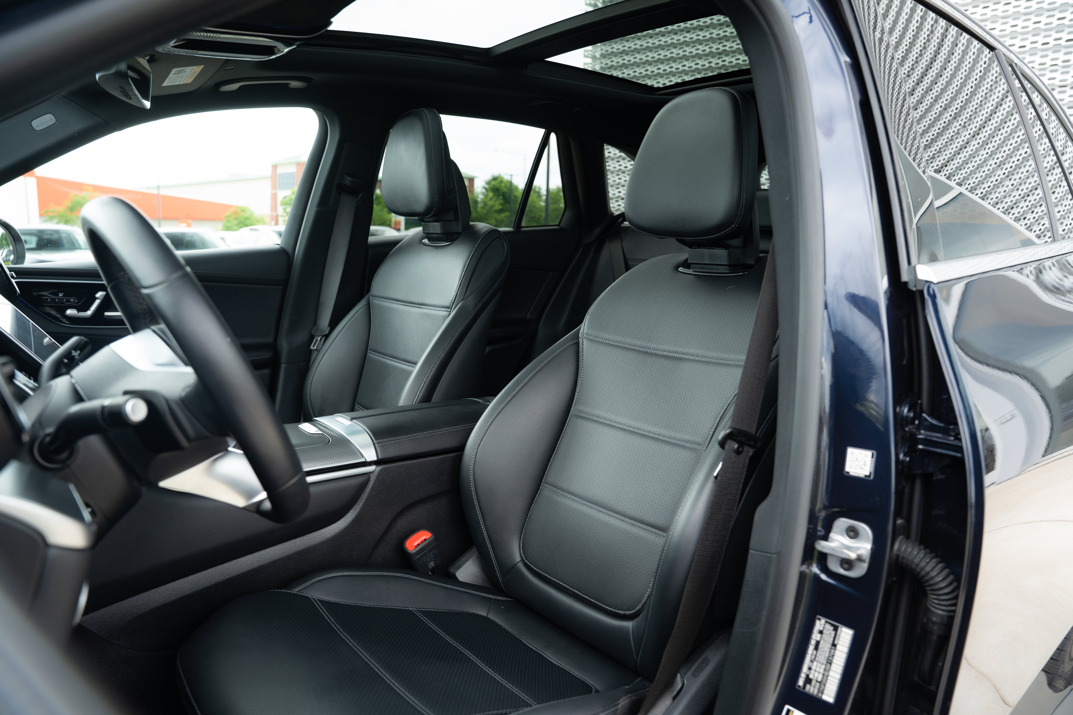 Used 2024 Mercedes-Benz GLC 300 4MATIC image 24