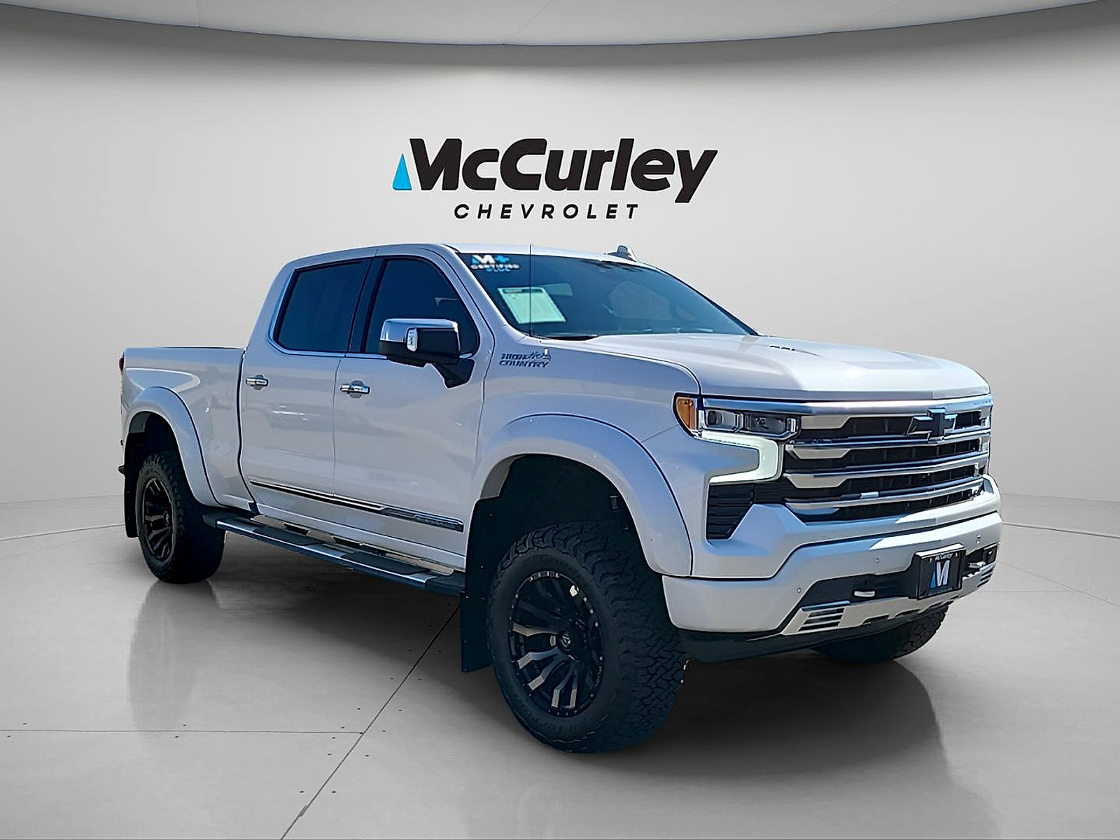 Used 2024 Chevrolet Silverado 1500 High Country w/ Technology Package AWD/4WD image 1