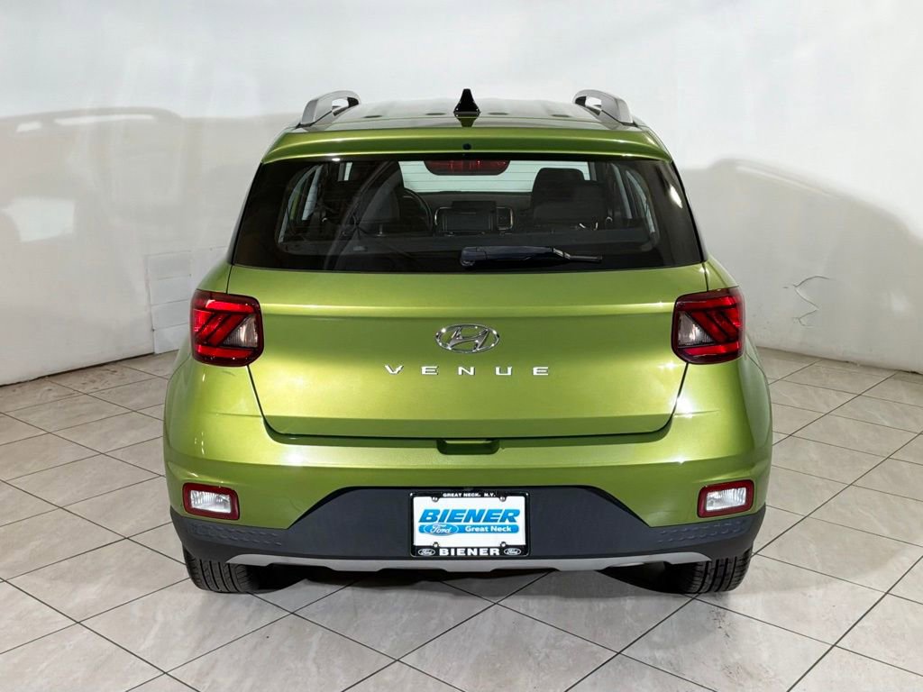 Used 2021 Hyundai Venue SEL image 21