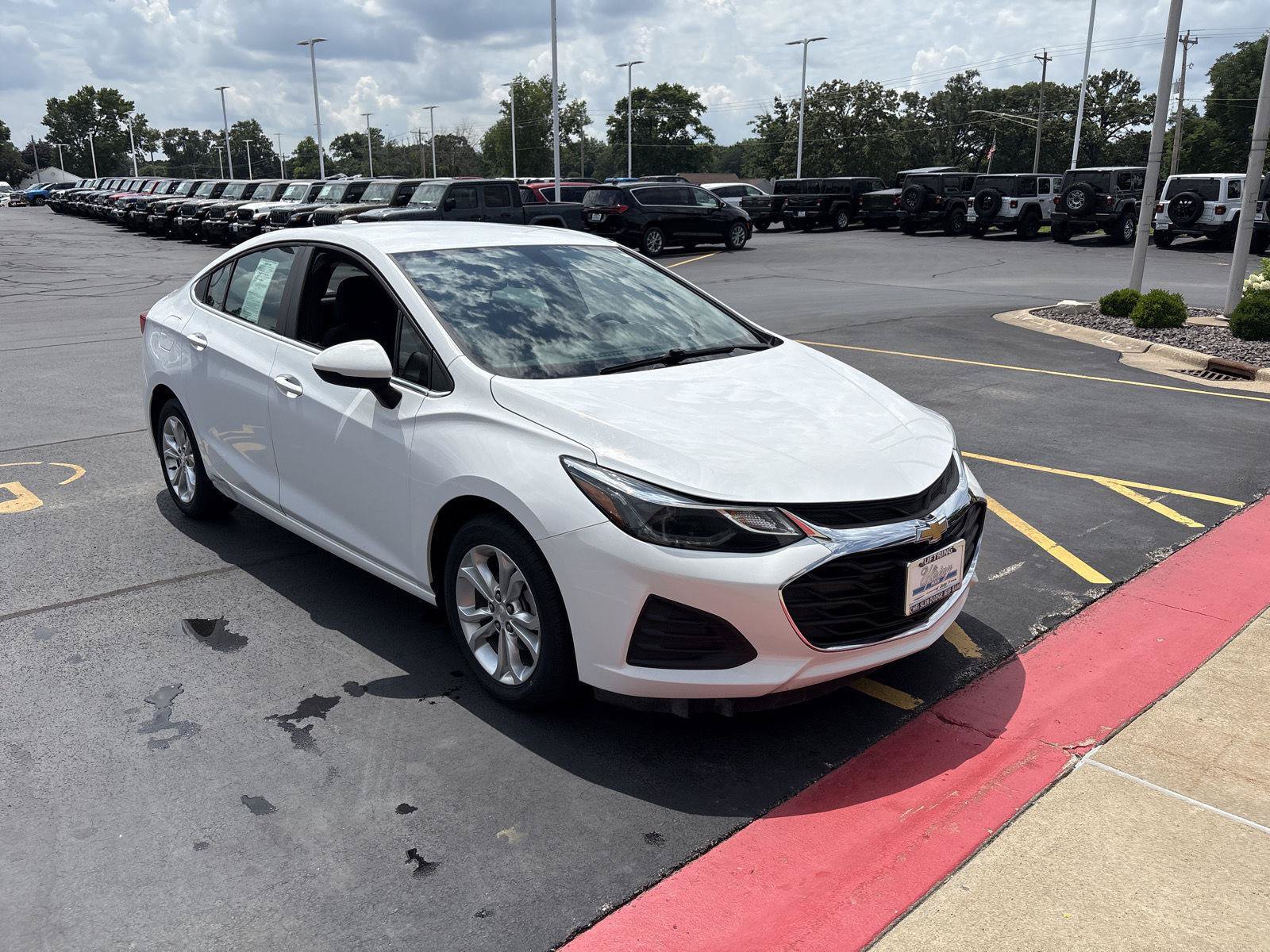 Used 2019 Chevrolet Cruze LT w/ LT True North Edition FWD image 3