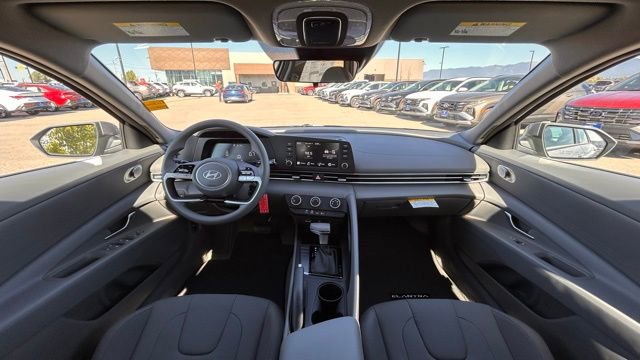 Used 2025 Hyundai Elantra SE image 10