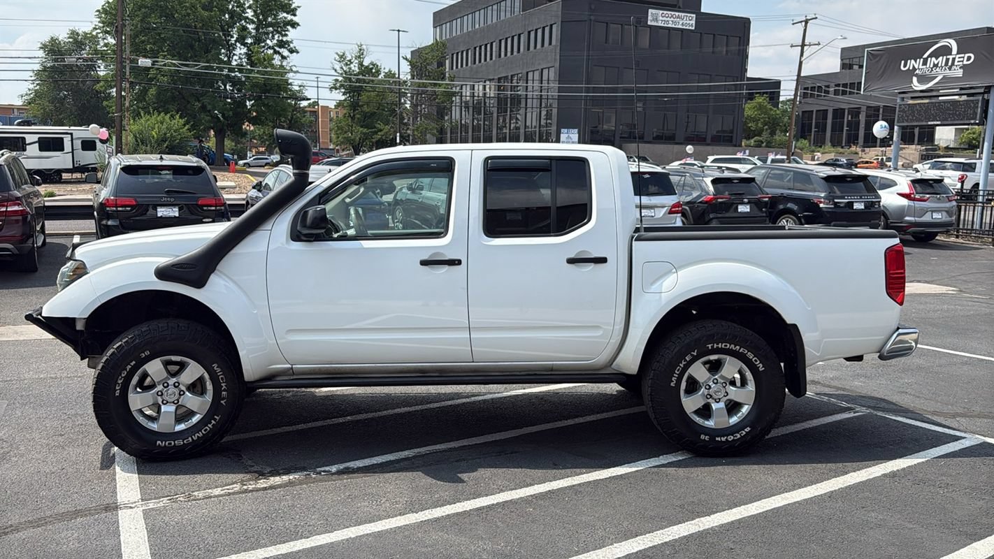 Used 2012 Nissan Frontier SV w/ SV Premium Utility Pkg AWD/4WD image 6